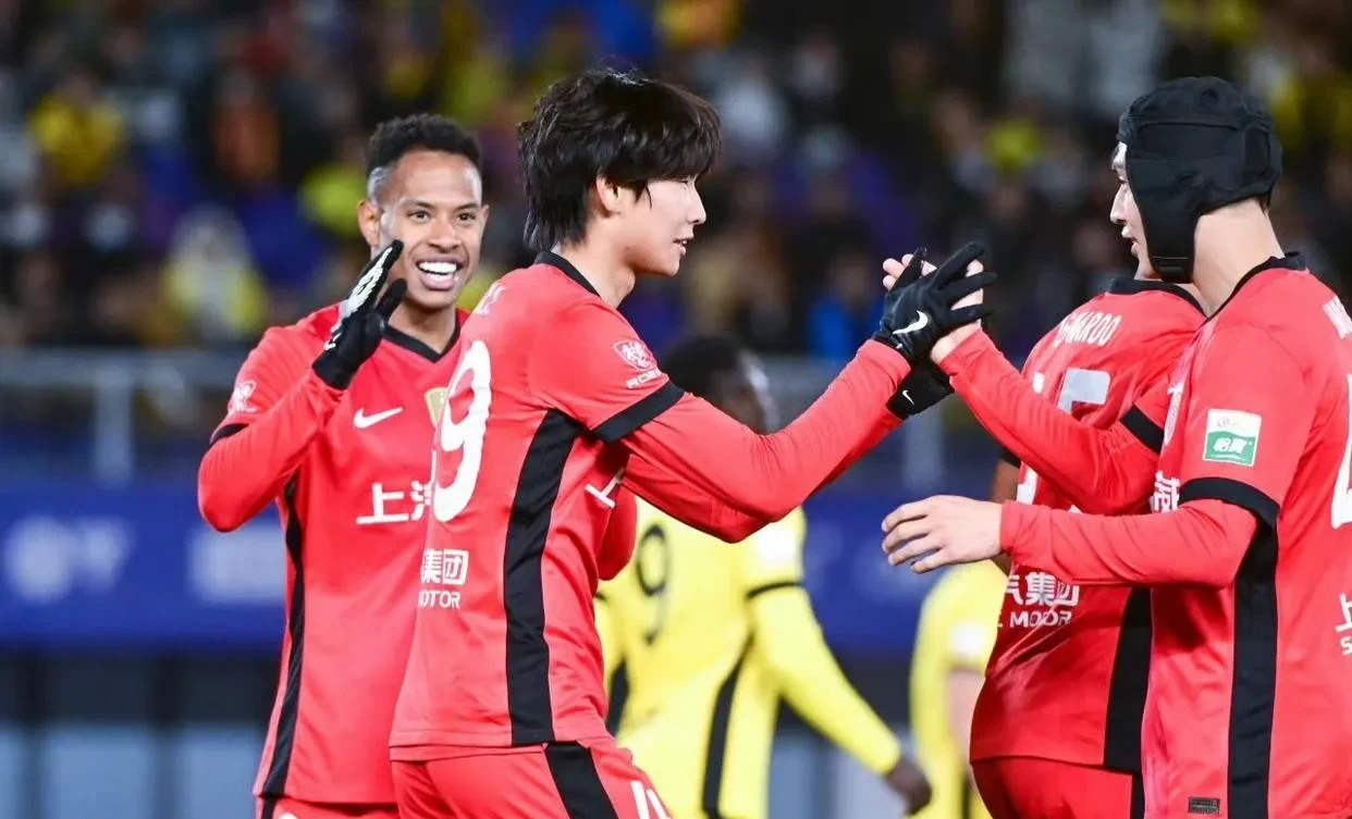 沙巴体育-清晨突围战来临，上海海港围绕NBA季后赛回应争议，震撼外界，资深球员宣示担当的简单介绍