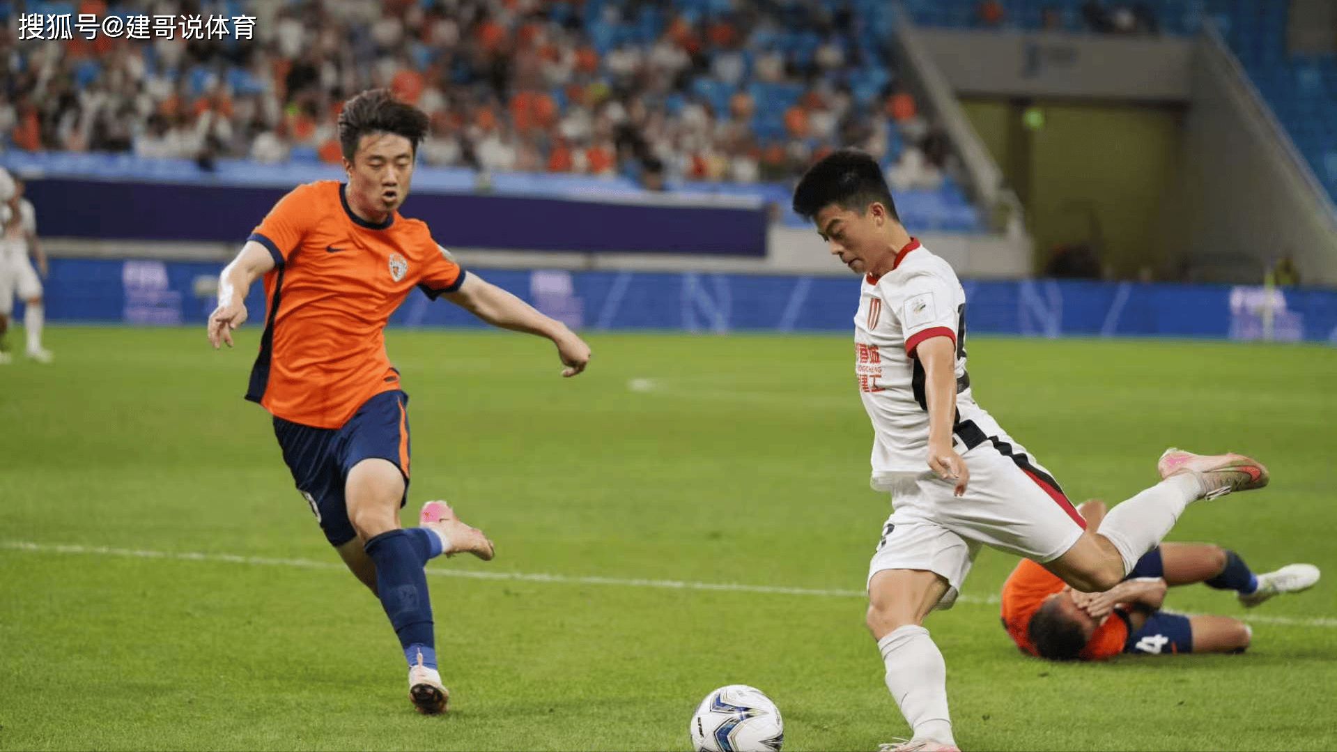 沙巴体育官网-成都蓉城训练开放日；窗口期内部沟通引欢呼；亚冠在即；数据趋势出现新变化(成都蓉城足球比赛)